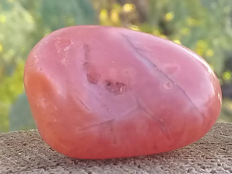 Load image into Gallery viewer, Cornaline du Brésil pierre roulée Grade A ++++ Cornaline pierre roulée
