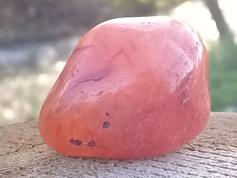 Load image into Gallery viewer, Cornaline du Brésil pierre roulée Grade A ++++ Cornaline pierre roulée
