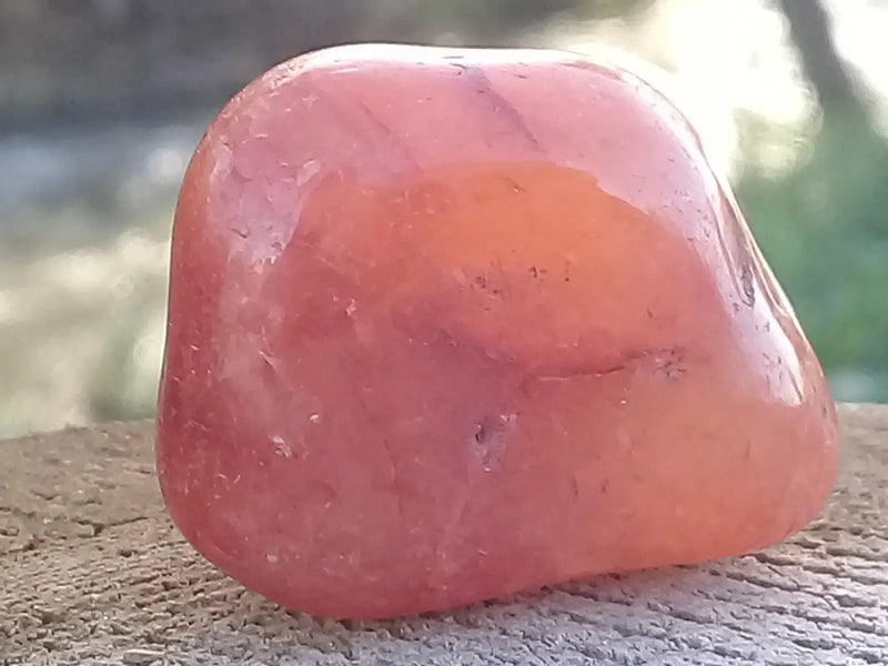 Load image into Gallery viewer, Cornaline du Brésil pierre roulée Grade A ++++ Cornaline pierre roulée
