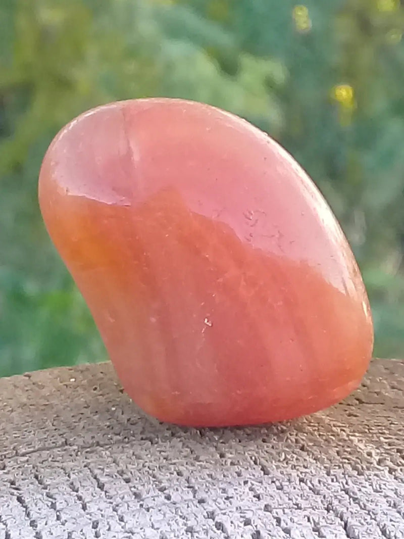 Load image into Gallery viewer, Cornaline du Brésil pierre roulée Grade A ++++ Cornaline pierre roulée
