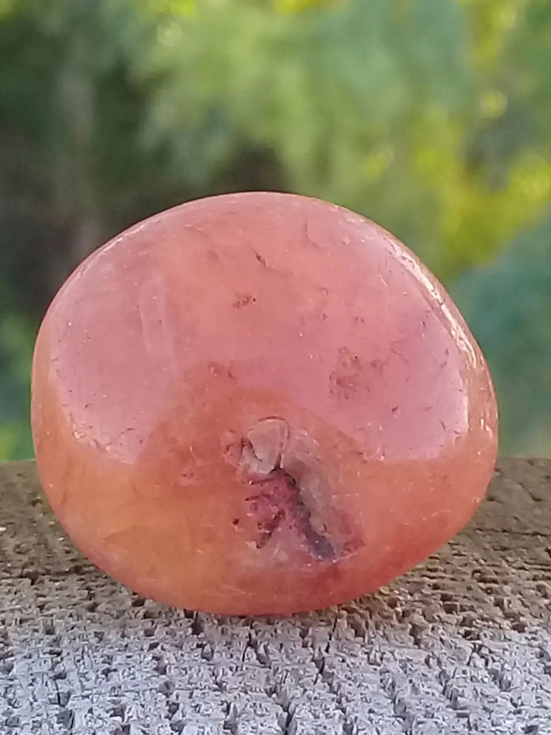 Load image into Gallery viewer, Cornaline du Brésil pierre roulée Grade A ++++ Cornaline pierre roulée
