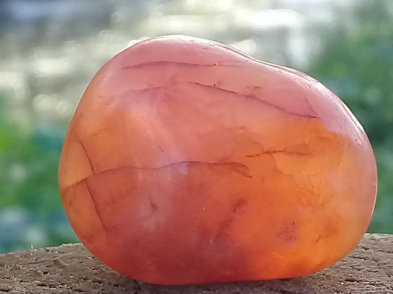 Load image into Gallery viewer, Cornaline du Brésil pierre roulée Grade A ++++ Cornaline pierre roulée
