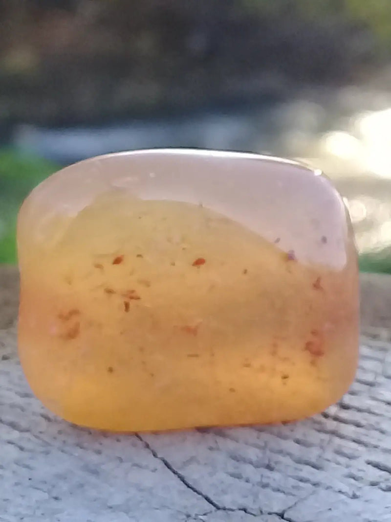 Load image into Gallery viewer, Cornaline du Brésil pierre roulée Grade A ++++ Cornaline pierre roulée
