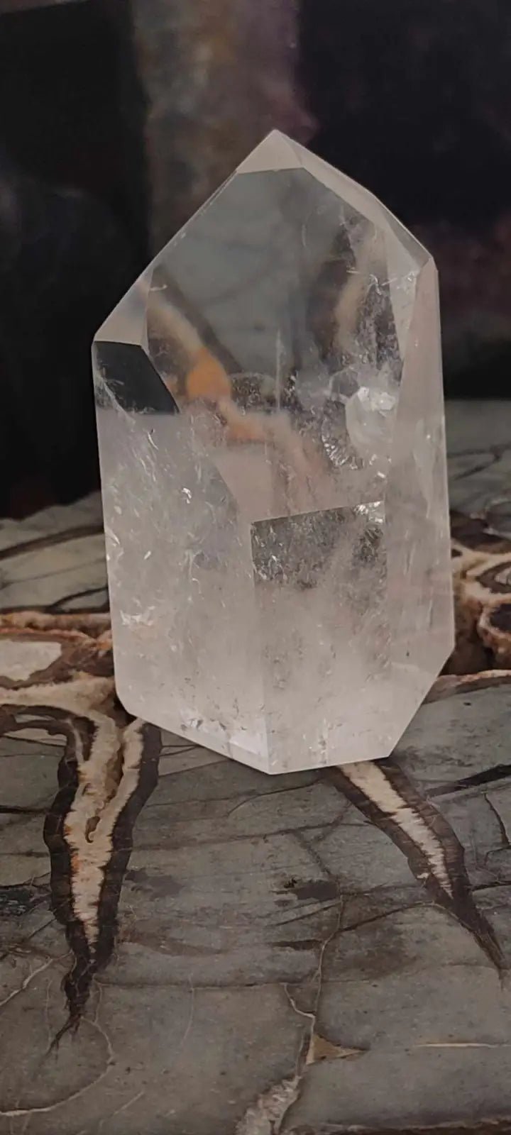 Chargez l&#39;image dans la visionneuse de la galerie, Cristal de roche à inclusions du Brésil colonne Grade A++++ Cristal de roche à inclusion
