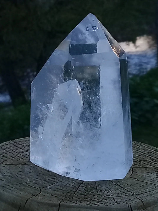 Cristal de Roche colonne avec inclusion naturelle pointe cristal Grade A ++++ Cristal de Roche colonne avec inclusion naturelle pointe de Cristal Dans la besace du p'tit Poucet...   