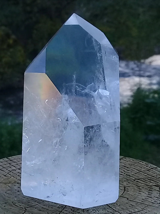 Cristal de Roche colonne avec inclusion naturelle pointe de Cristal Grade A ++++ Cristal de Roche colonne avec inclusion naturelle pointe de Cristal Dans la besace du p'tit Poucet...   