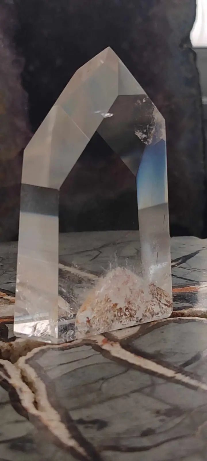 Load image into Gallery viewer, Cristal de roche du Brésil à inclusion fantôme colonne Grade A++++ Cristal de roche à inclusion fantôme
