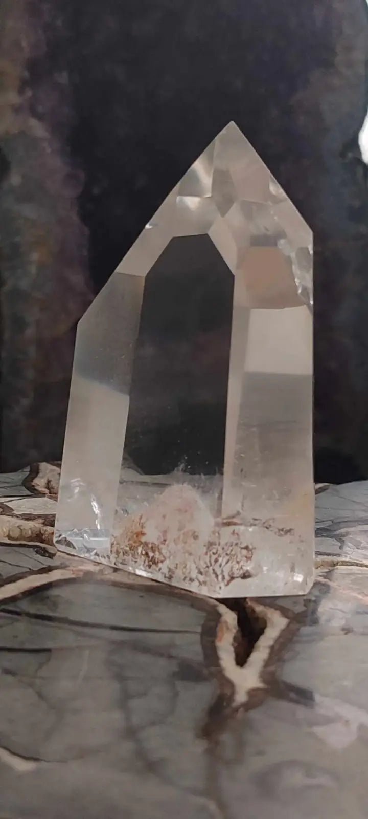 Load image into Gallery viewer, Cristal de roche du Brésil à inclusion fantôme colonne Grade A++++ Cristal de roche à inclusion fantôme
