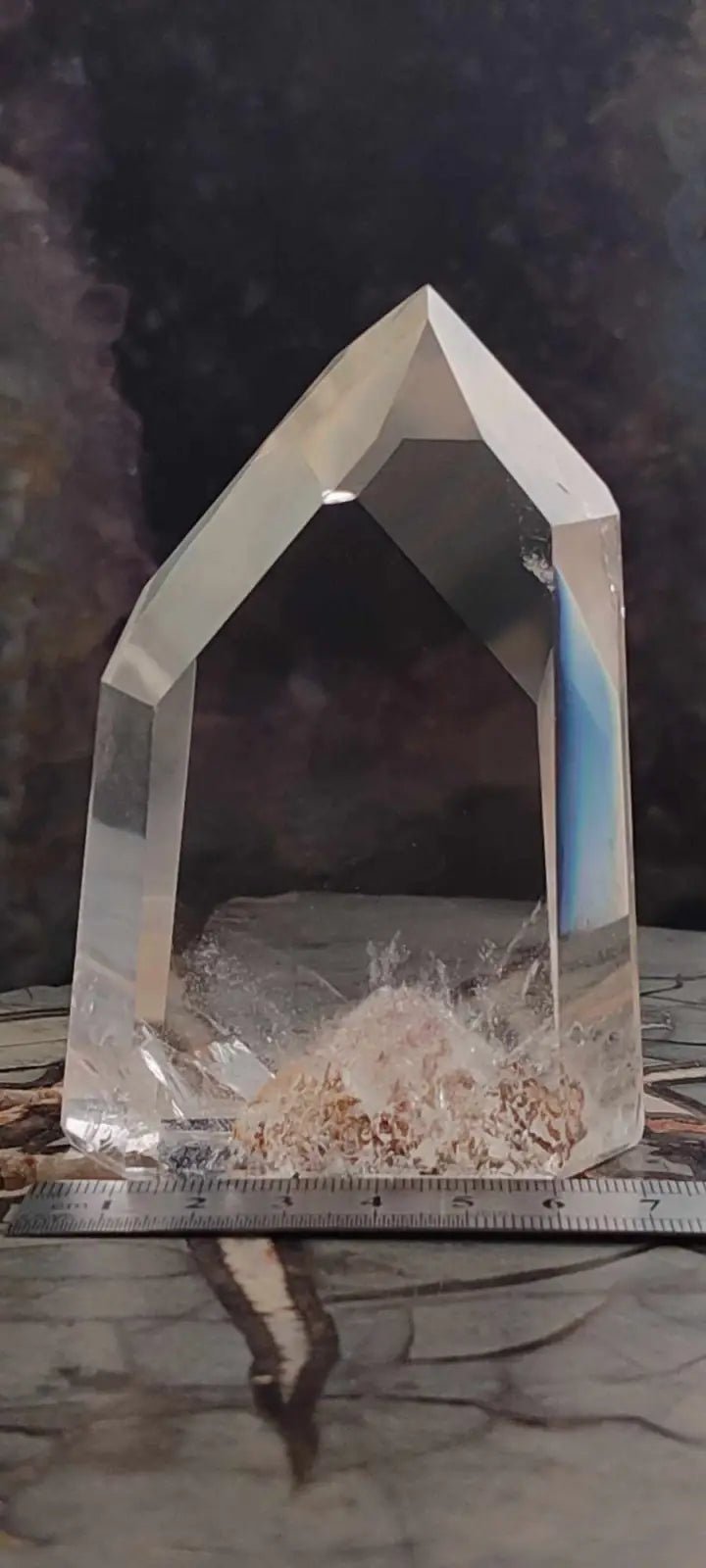 Load image into Gallery viewer, Cristal de roche du Brésil à inclusion fantôme colonne Grade A++++ Cristal de roche à inclusion fantôme
