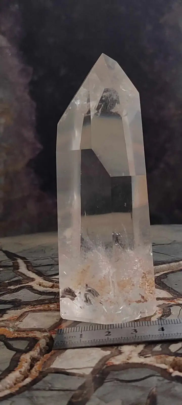 Load image into Gallery viewer, Cristal de roche du Brésil à inclusion fantôme colonne Grade A++++ Cristal de roche à inclusion fantôme
