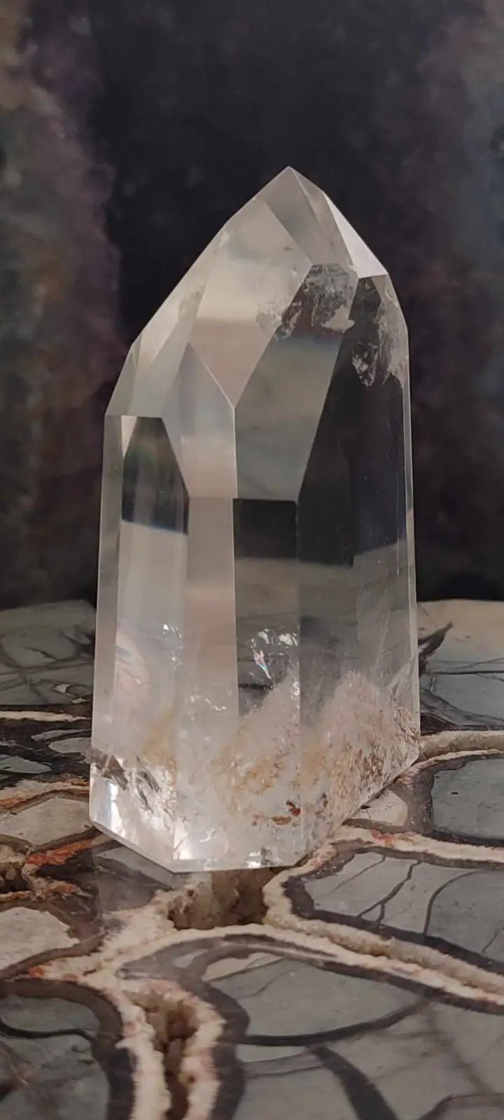 Load image into Gallery viewer, Cristal de roche du Brésil à inclusion fantôme colonne Grade A++++ Cristal de roche à inclusion fantôme
