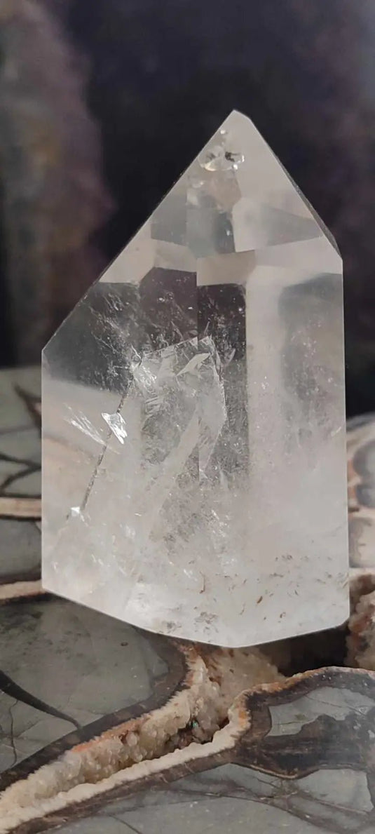 Cristal de roche du Brésil à inclusion fantôme Grade A++++ Cristal de Roche colonne avec inclusion naturelle pointe de Cristal