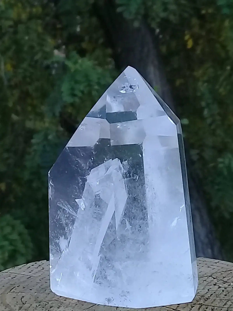 Load image into Gallery viewer, Cristal de roche du Brésil à inclusion fantôme Grade A++++ Cristal de Roche colonne avec inclusion naturelle pointe de Cristal
