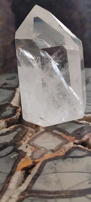 Cristal de roche du Brésil à inclusion fantôme Grade A++++ Cristal de Roche colonne avec inclusion naturelle pointe de Cristal