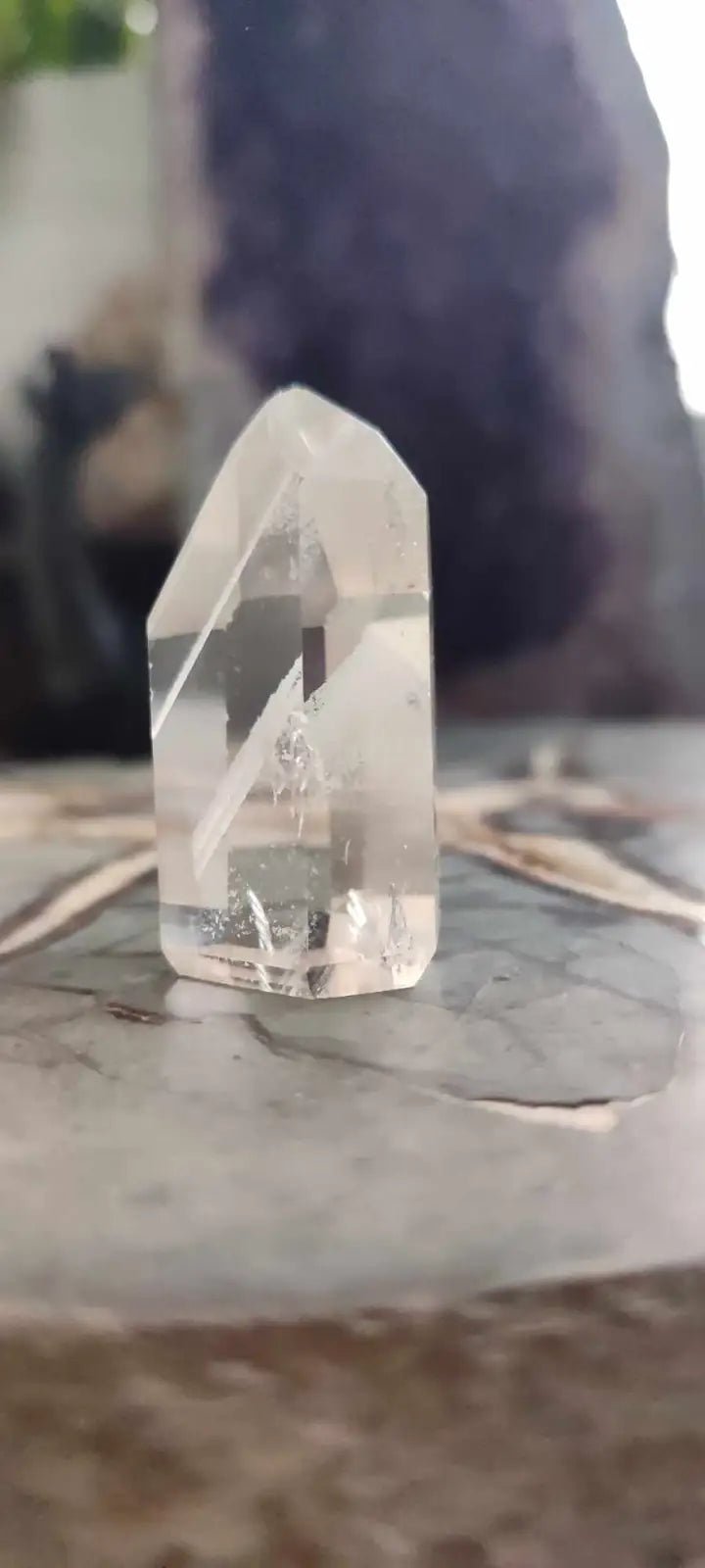 Chargez l&#39;image dans la visionneuse de la galerie, Cristal de roche du Brésil à inclusions fantômes Grade A++++ Cristal de roche à inclusion fantôme
