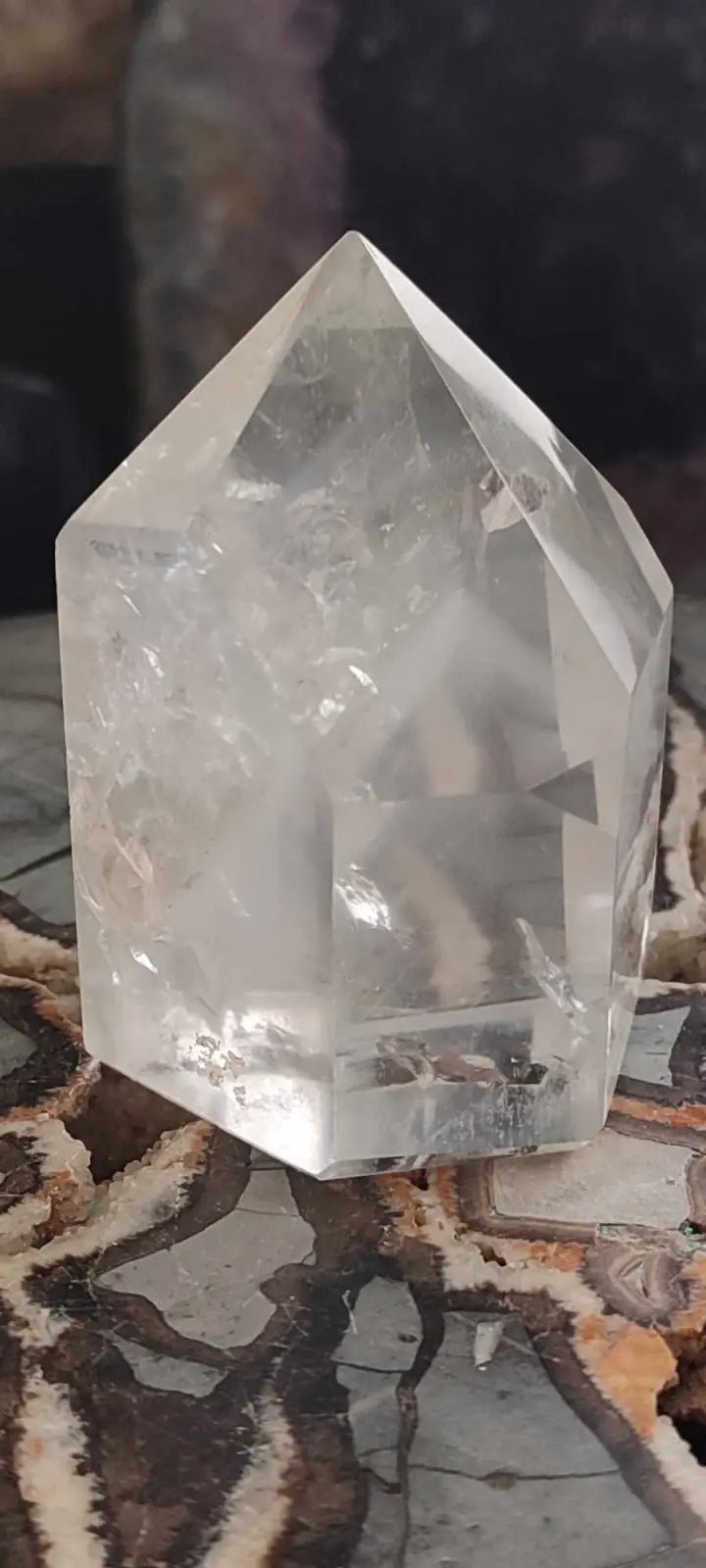 Chargez l&#39;image dans la visionneuse de la galerie, Cristal de roche du Brésil à inclusions fantômes Grade A++++ Cristal de roche à inclusion fantôme
