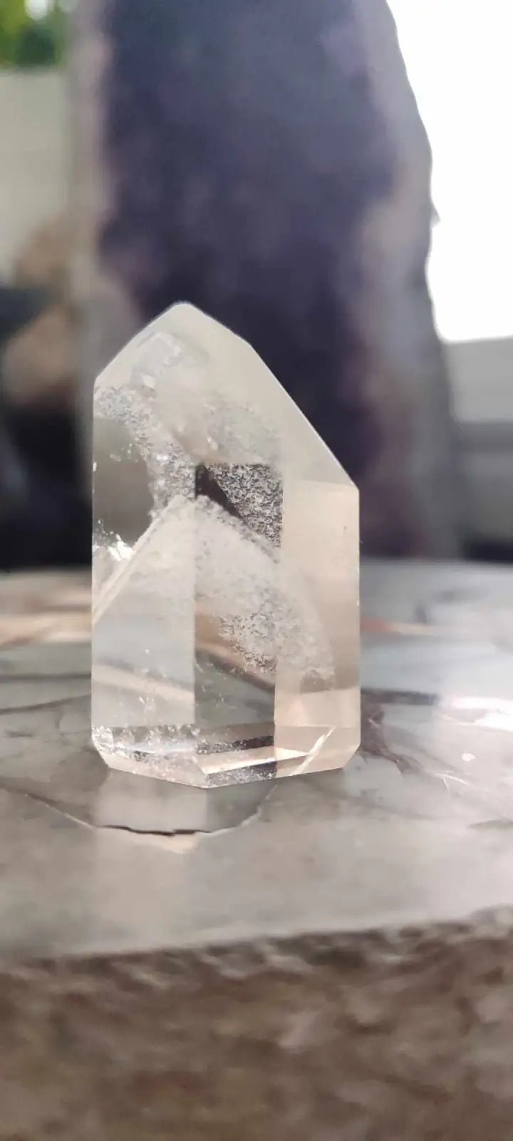 Chargez l&#39;image dans la visionneuse de la galerie, Cristal de roche du Brésil à inclusions fantômes Grade A++++ Cristal de roche à inclusion fantôme
