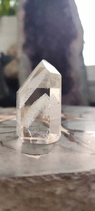 Cristal de roche du Brésil à inclusions fantômes Grade A++++ Cristal de roche à inclusion fantôme