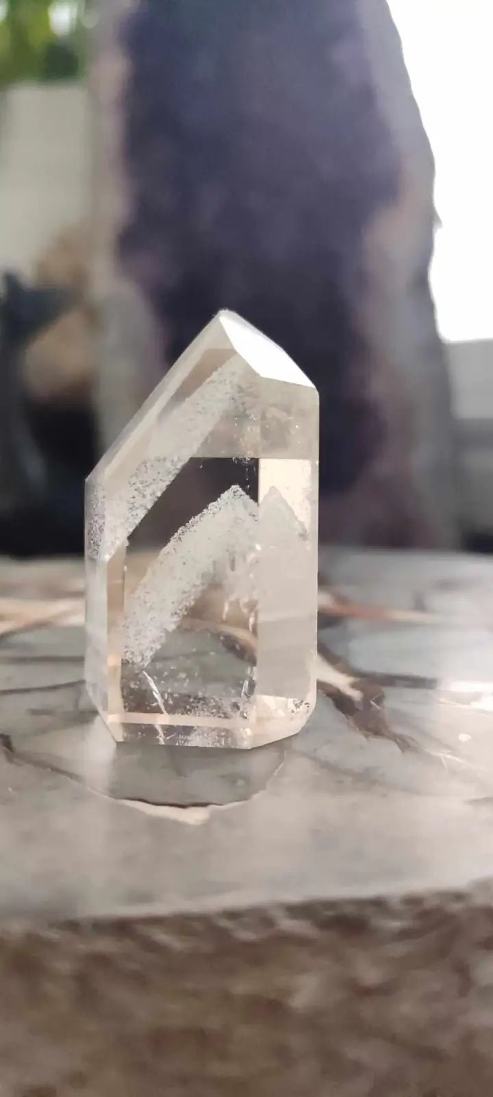 Chargez l&#39;image dans la visionneuse de la galerie, Cristal de roche du Brésil à inclusions fantômes Grade A++++ Cristal de roche à inclusion fantôme
