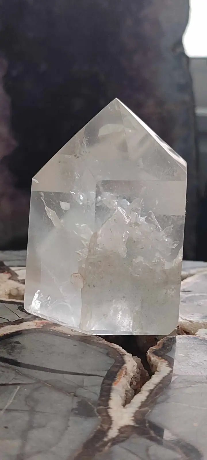 Chargez l&#39;image dans la visionneuse de la galerie, Cristal de roche du Brésil à inclusions fantômes Grade A++++ Cristal de roche à inclusion fantôme
