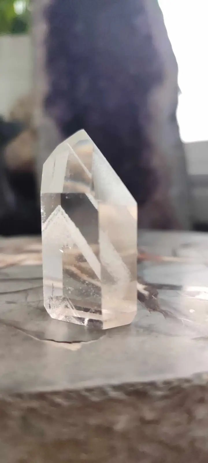 Chargez l&#39;image dans la visionneuse de la galerie, Cristal de roche du Brésil à inclusions fantômes Grade A++++ Cristal de roche à inclusion fantôme
