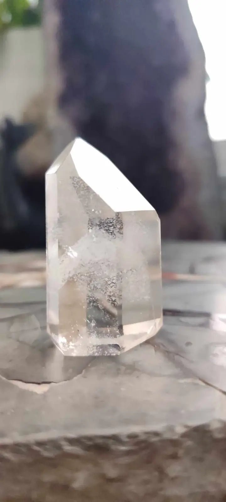 Chargez l&#39;image dans la visionneuse de la galerie, Cristal de roche du Brésil à inclusions fantômes Grade A++++ Cristal de roche à inclusion fantôme
