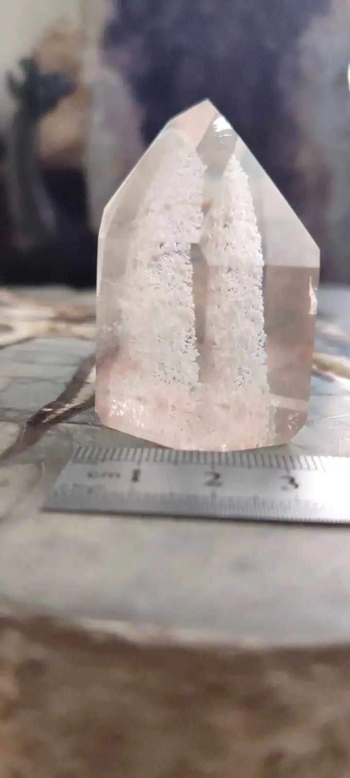 Load image into Gallery viewer, Cristale de roche du Brésil à inclusion fantôme Grade A++++ Cristal de roche à inclusion fantôme
