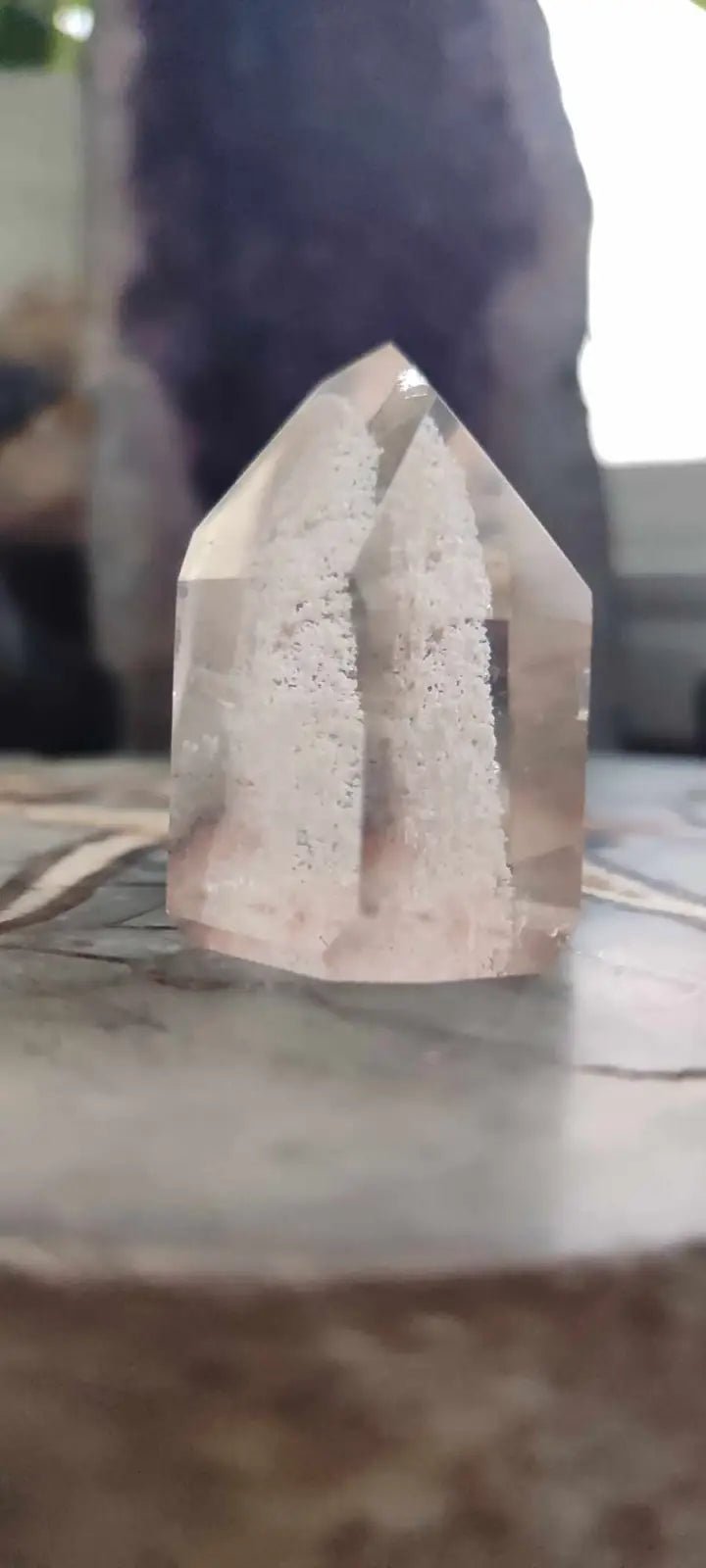 Load image into Gallery viewer, Cristale de roche du Brésil à inclusion fantôme Grade A++++ Cristal de roche à inclusion fantôme
