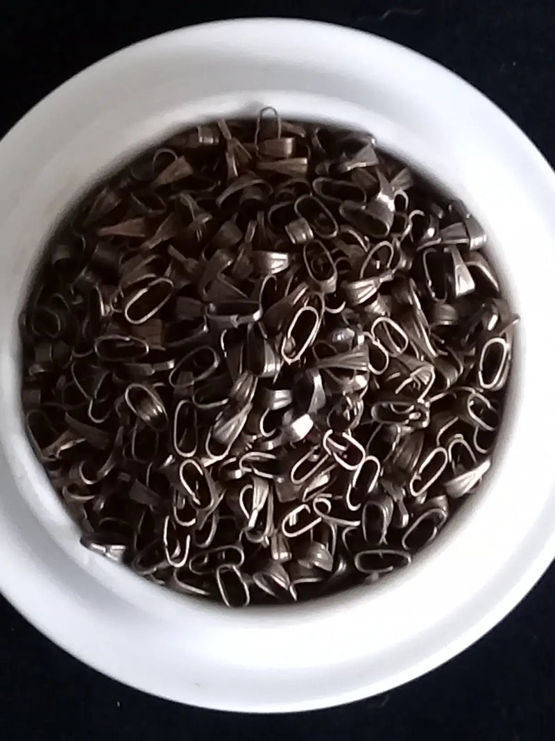 Chargez l'image dans la visionneuse de la galerie, Crochets de bélières pendentifs pour passant cordon Divers coloris Prix à l’unité Crochets pour bélières pendentifs Divers coloris
