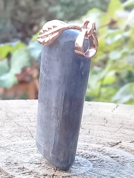 Cyanite bleue ou Dysthène bleue du Brésil pendentif Grade A++++ Fourni avec cordon Cyanite bleue ou Dysthène bleue du Brésil pendentif