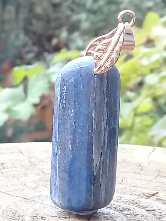 Cyanite bleue ou Dysthène bleue du Brésil pendentif Grade A++++ Fourni avec cordon Cyanite bleue ou Dysthène bleue du Brésil pendentif