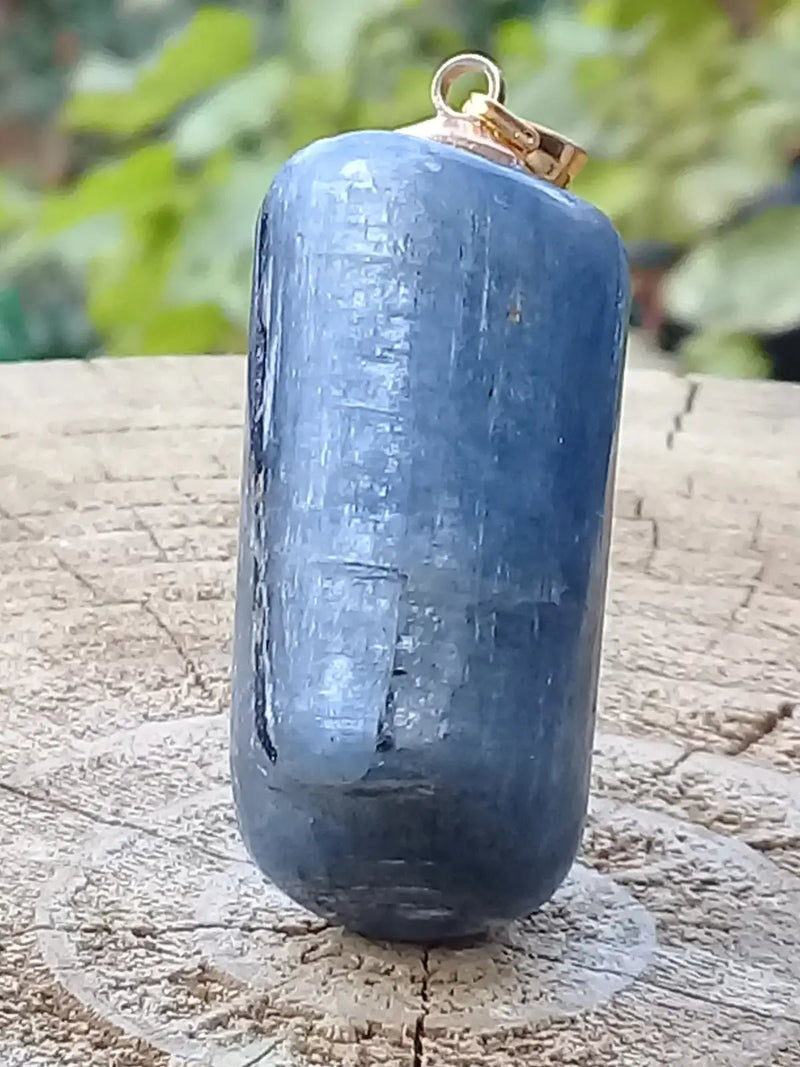 Chargez l&#39;image dans la visionneuse de la galerie, Cyanite bleue ou Dysthène bleue du Brésil pendentif Grade A++++ Fourni avec cordon Cyanite bleue ou Dysthène bleue du Brésil pendentif
