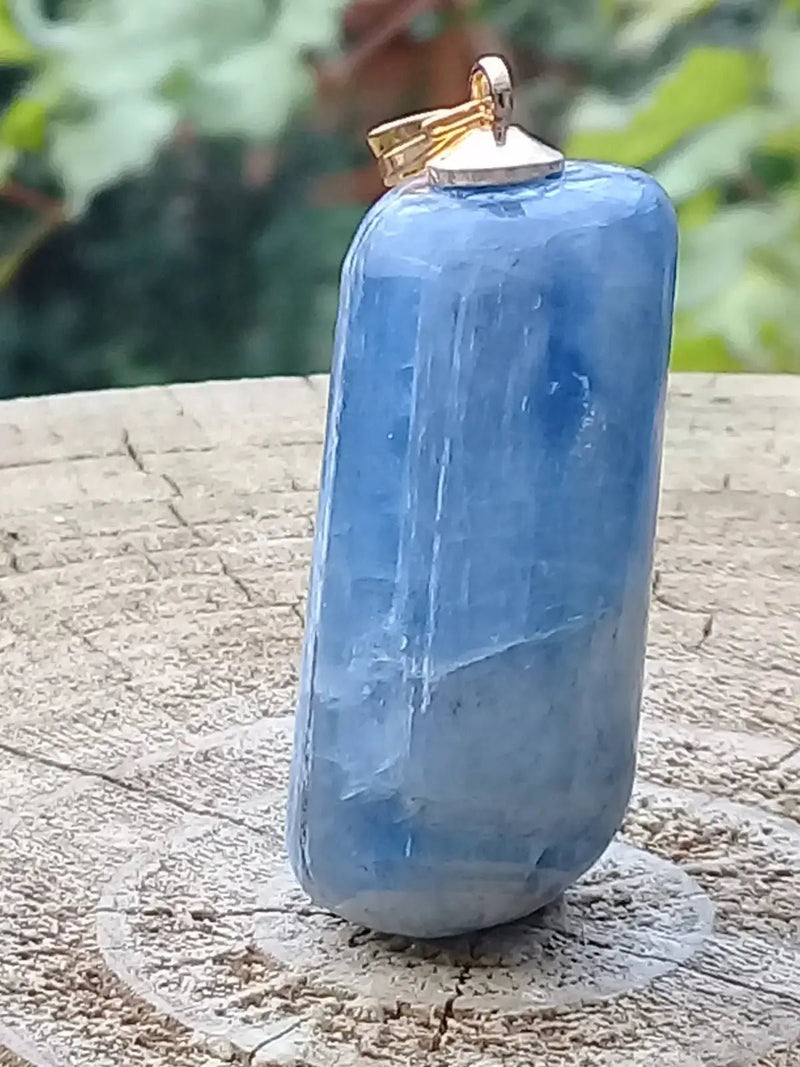 Chargez l&#39;image dans la visionneuse de la galerie, Cyanite bleue ou Dysthène bleue du Brésil pendentif Grade A++++ Fourni avec cordon Cyanite bleue ou Dysthène bleue du Brésil pendentif
