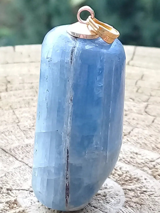 Cyanite bleue ou Dysthène bleue du Brésil pendentif Grade A++++ Fourni avec cordon Cyanite bleue ou Dysthène bleue du Brésil pendentif