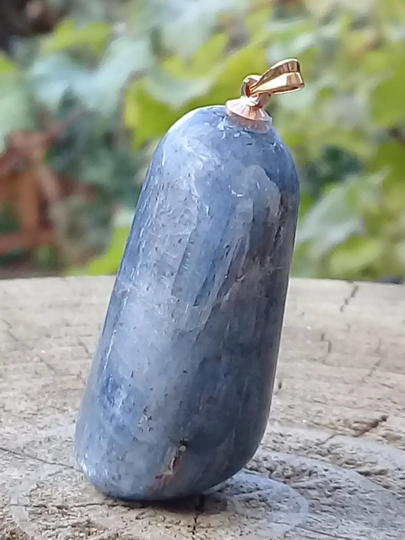 Chargez l&#39;image dans la visionneuse de la galerie, Cyanite bleue ou Dysthène bleue du Brésil pendentif Grade A++++ Fourni avec cordon Cyanite bleue ou Dysthène bleue du Brésil pendentif
