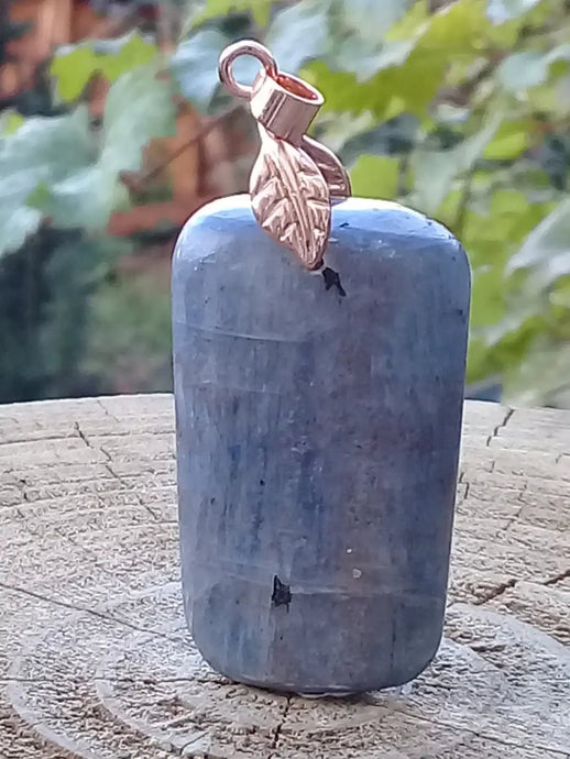 Cyanite bleue ou Dysthène bleue du Brésil pendentif Grade A++++ Fourni avec cordon Cyanite bleue ou Dysthène bleue du Brésil pendentif