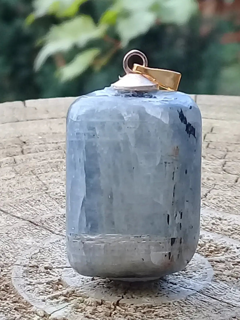 Chargez l&#39;image dans la visionneuse de la galerie, Cyanite bleue ou Dysthène bleue du Brésil pendentif Grade A++++ Fourni avec cordon Cyanite bleue ou Dysthène bleue du Brésil pendentif
