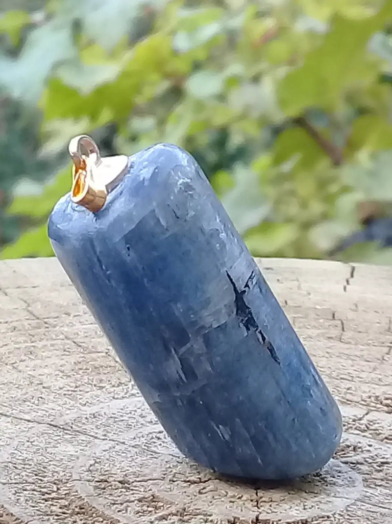 Chargez l&#39;image dans la visionneuse de la galerie, Cyanite bleue ou Dysthène bleue du Brésil pendentif Grade A++++ Fourni avec cordon Cyanite bleue ou Dysthène bleue du Brésil pendentif
