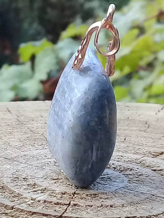 Cyanite bleue ou Dysthène bleue du Brésil pendentif Grade A++++ Fourni avec cordon Cyanite bleue ou Dysthène bleue du Brésil pendentif