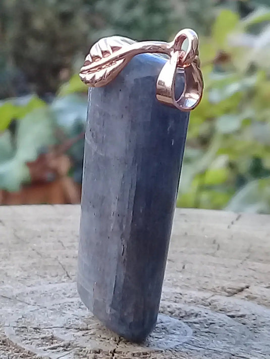 Cyanite bleue ou Dysthène bleue du Brésil pendentif Grade A++++ Fourni avec cordon Cyanite bleue ou Dysthène bleue du Brésil pendentif