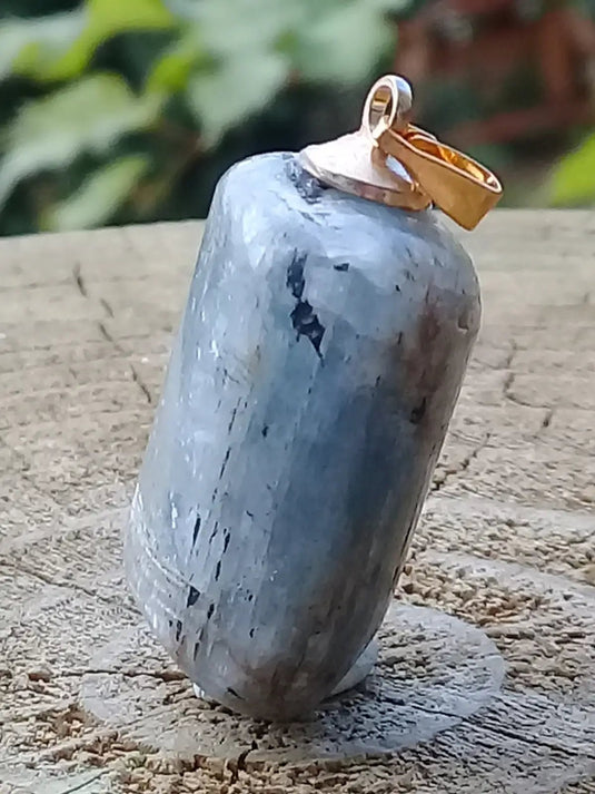 Cyanite bleue ou Dysthène bleue du Brésil pendentif Grade A++++ Fourni avec cordon Cyanite bleue ou Dysthène bleue du Brésil pendentif