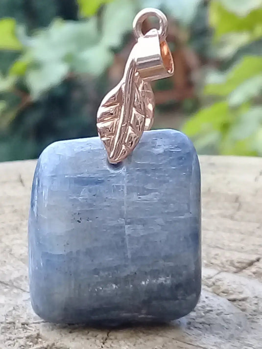 Cyanite bleue ou Dysthène bleue du Brésil pendentif Grade A++++ Fourni avec cordon Cyanite bleue ou Dysthène bleue du Brésil pendentif