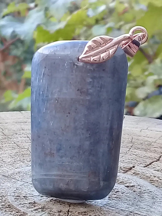 Cyanite bleue ou Dysthène bleue du Brésil pendentif Grade A++++ Fourni avec cordon Cyanite bleue ou Dysthène bleue du Brésil pendentif