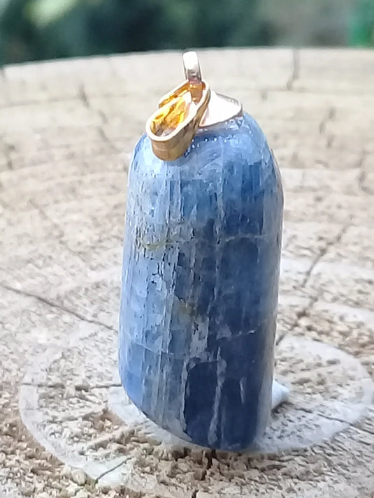 Cyanite bleue ou Dysthène bleue du Brésil pendentif Grade A++++ Fourni avec cordon Cyanite bleue ou Dysthène bleue du Brésil pendentif Dans la besace du p'tit Poucet   