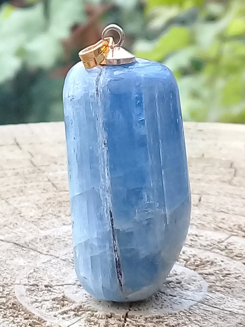 Carica immagine in Galleria Viewer, Cyanite bleue ou Dysthène bleue du Brésil pendentif Grade A++++ Fourni avec cordon Cyanite bleue ou Dysthène bleue du Brésil pendentif Dans la besace du p&#39;tit Poucet   
