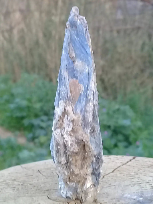 Cyanite ou Dysthène bleue du Brésil inclusions Mica pierre brute Grade A++ Cyanite ou Dysthène bleue du Brésil à inclusions de Mica pierre