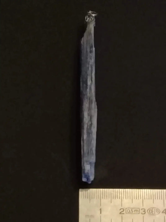 Cyanite ou Dysthène bleue du Brésil pendentif Grade A++++ Fourni avec cordon Cyanite bleue ou Dysthène bleue du Brésil pierre brute