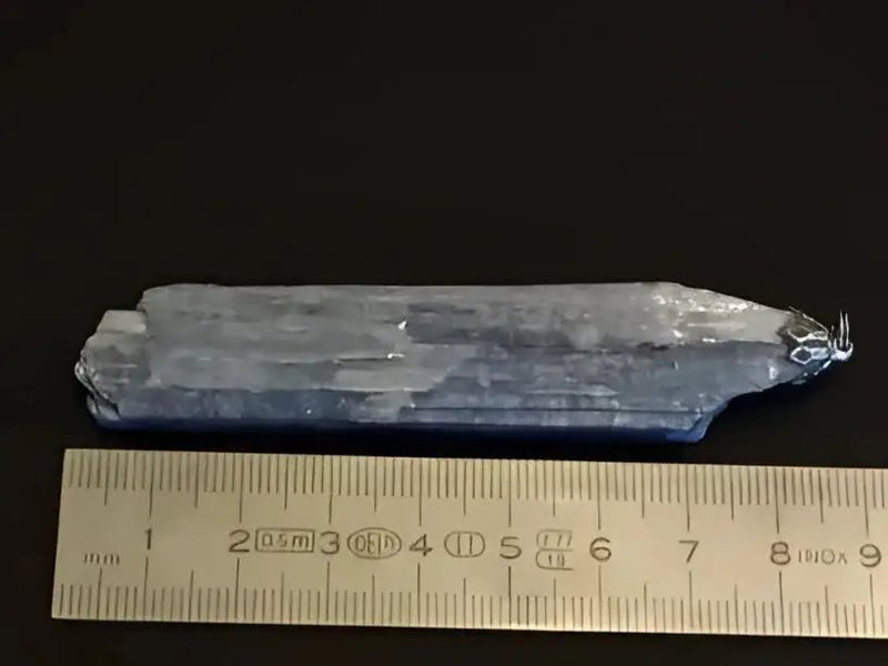 Load image into Gallery viewer, Cyanite ou Dysthène bleue du Brésil pendentif Grade A++++ Fourni avec cordon Cyanite bleue ou Dysthène bleue du Brésil pierre brute
