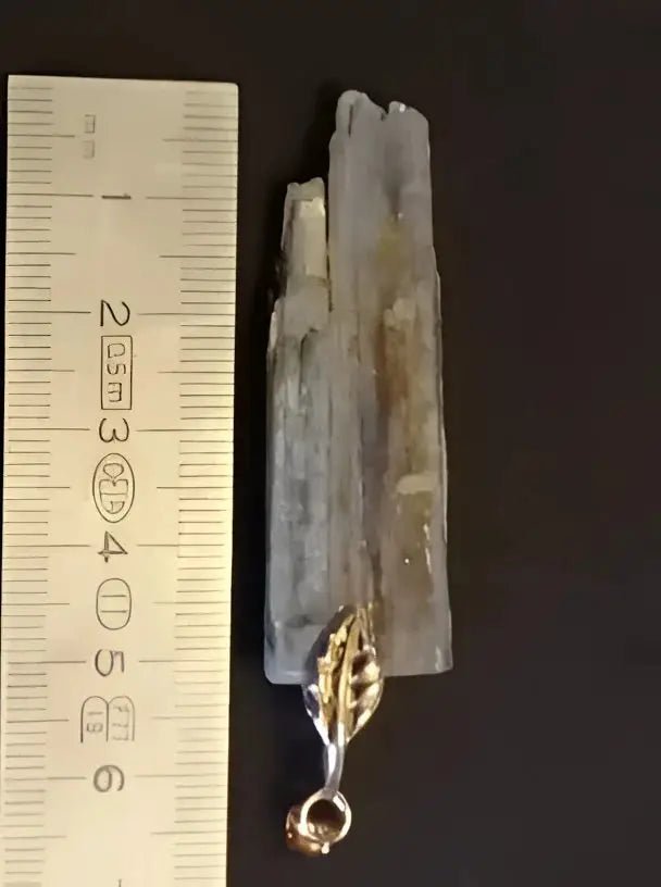 Chargez l&#39;image dans la visionneuse de la galerie, Cyanite ou Dysthène bleue du Brésil pendentif Grade A++++ Fourni avec cordon Cyanite bleue ou Dysthène bleue du Brésil pierre brute
