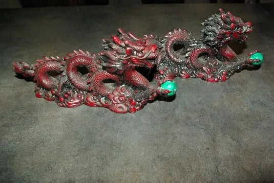 Dragon chinois en résine laqué Dragon chinois en résine laqué